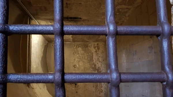 Тюрьма над великолепными залами дворца