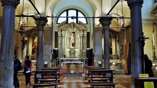 Chiesa di San Giacomo di Rialto. Статуя Иакова (Алессандро Витториа)