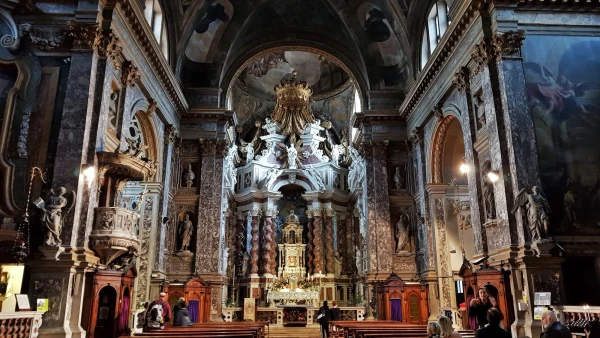 Altare maggiore. Chiesa di Santa Maria di Nazareth