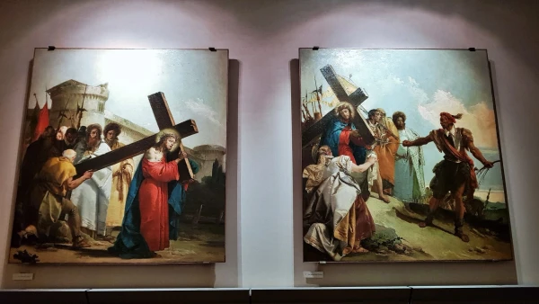 Внутри Oratorio del Crocifisso размещен цикл из 14 картин Крестный путь Джованни Доменико Тьеполо