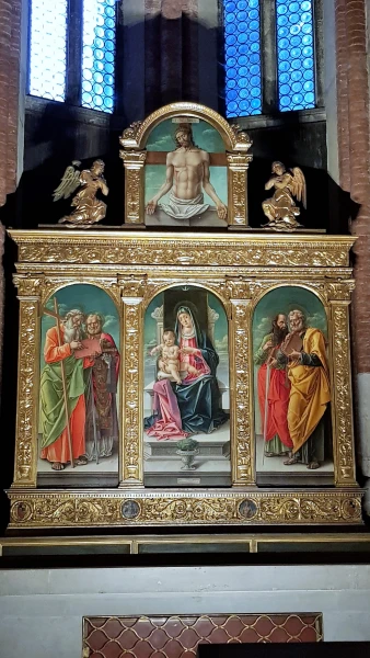 Basilica Frari, полиптих Бартоломео Виварини «Мадонна на троне с Младенцем на коленях»