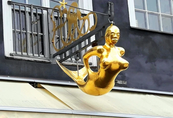 Nyhavnю И такая русалочка, правда без волос)