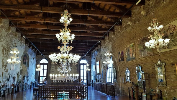 «стеклянная» церковь Santa Chiara