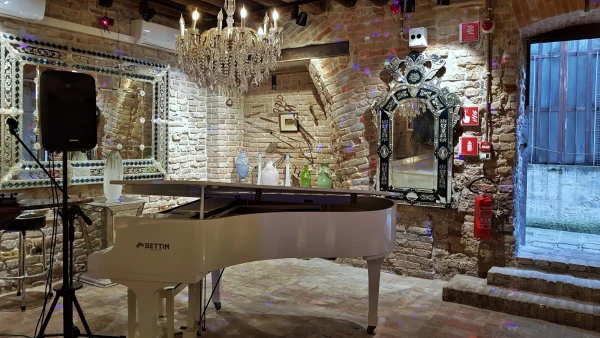 «стеклянная» церковь Santa Chiara