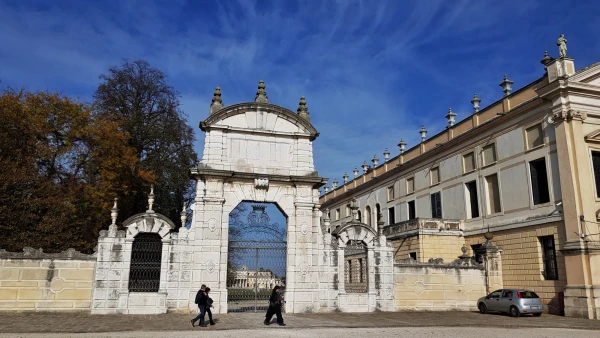 Villa Pisani, парадные ворота