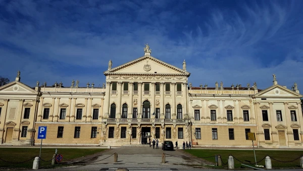 Villa Pisani, Стра