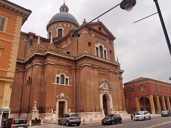 Basilica della Beata Vergine della Ghiara, увы не попала внутрь, сиеста! Церковь высокочтимая, внутри интересно...