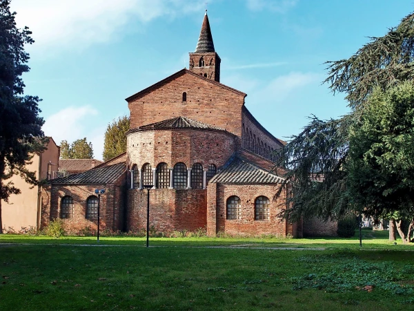 Равенна. Chiesa di San Giovanni Evangelista. Красивей всех снаружи. Но в тех , других,  не внешнее главное...