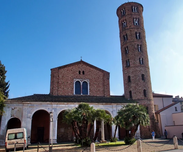 Basilica di Sant'Apollinare Nuovo, первая из "мозаичных"