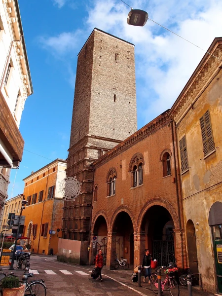 Torre Comunale , 11-й век на минуточку