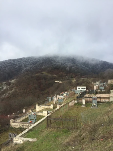 вид от монастыря на горы