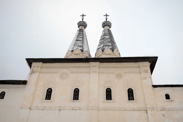 Святые врата. Вход в монастырь