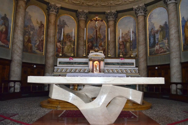 В церкви Святого Апостола Андрея (Chiesa di Sant Andrea Apostolo)