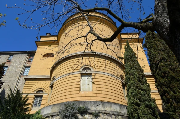 Вид с бастиона крепости Ла Рокка (La Rocca) на Верхний Бергамо
