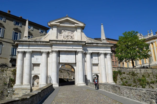 Ворота Святого Джакомо (Porta San Diacomo)