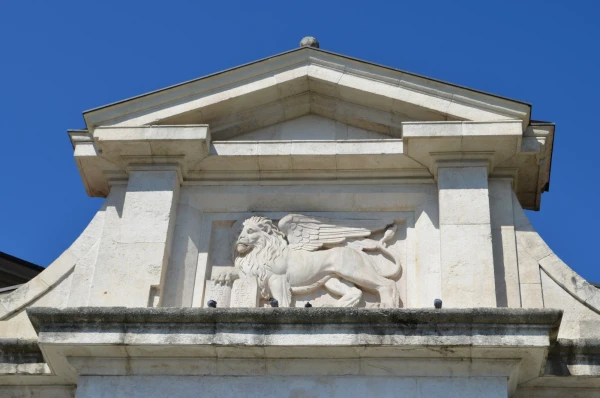 Фрагмент ворот Святого Джакомо (Porta San Diacomo)