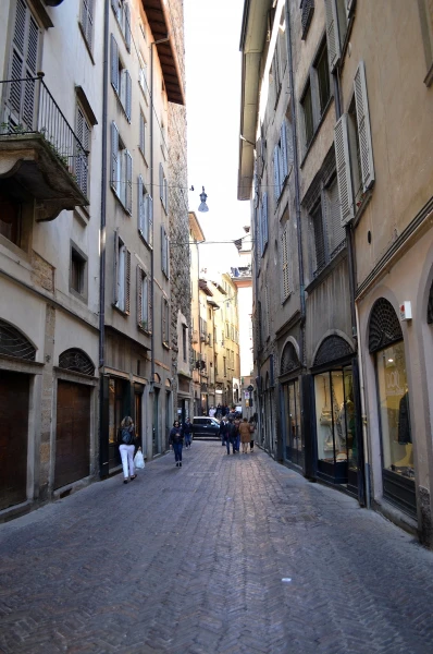 На Via Gombito