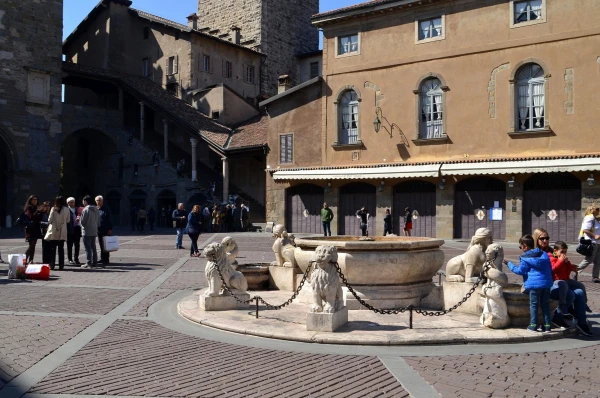 На Piazza Vecchia