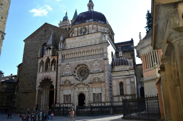 На Piazza Duomo. Базилика Санта-Мария-Маджоре