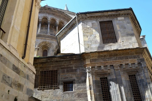 На Piazza Duomo. Базилика Санта-Мария-Маджоре