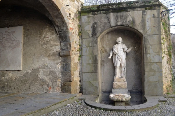 На Piazza della Cittadellа
