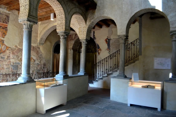 В муниципальном музее, оборудованном в Palazzo del Podest?