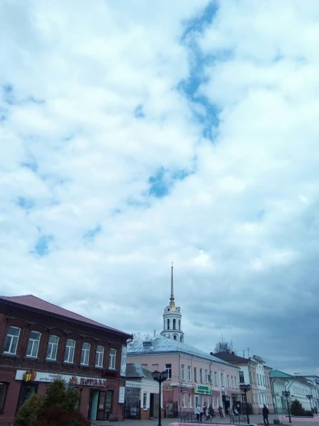Вдали колокольня