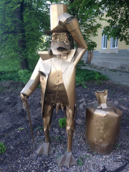 Памятник Скруджу Макдаку