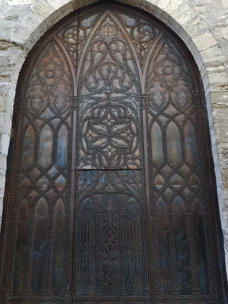 Дверь церкви