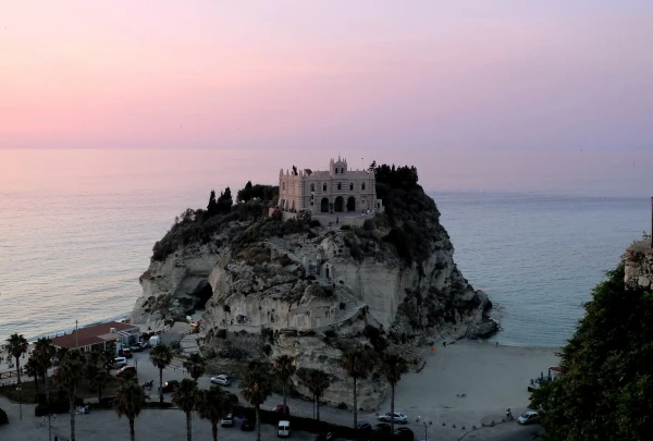 Santa Maria dell' Isola на закате 