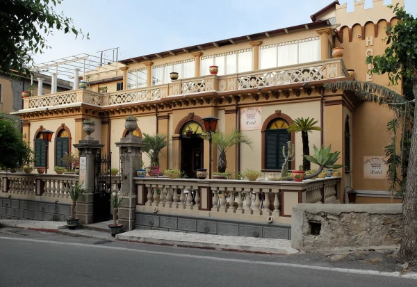 Отель Villa Antica 4*. Очень я облизывалась на этот отель, но отсутствие собственного пляжа и трансфера на море остановило от  бронирования