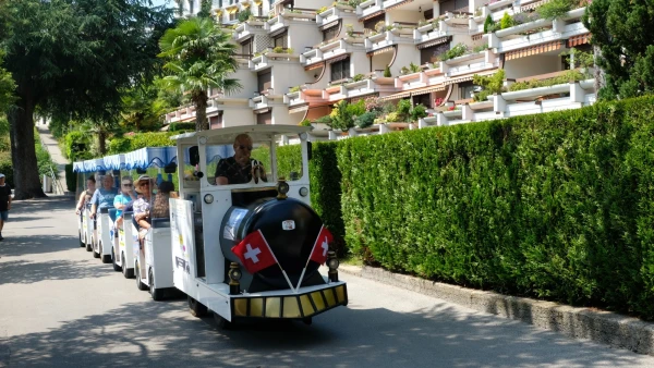 Турпаровозик на набережной