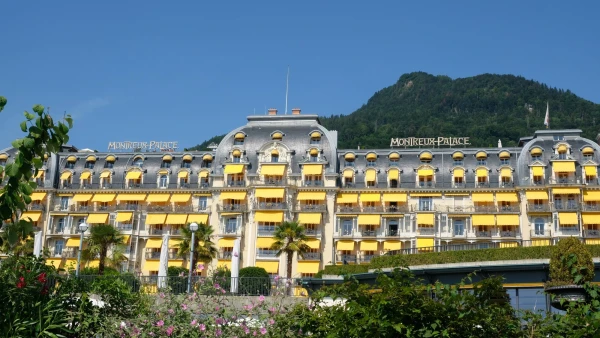 Тот самый пафосный отель Montreux Palace, где жили и Набоков, и множество других знаменитых личностей