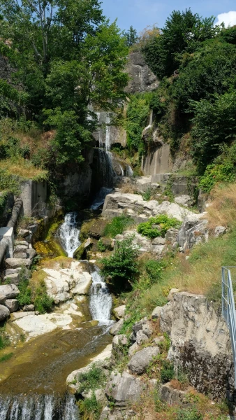 Водопад рядом с Винорамой