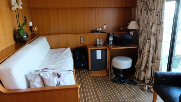 Отель Welcome. Наш номер Suite Boat Cabin