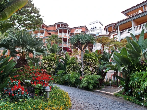 в саду Pestana Miramar