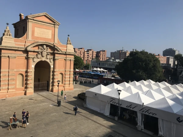 Вид из номера отеля NH Bologna DE KA Gare