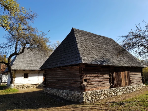 Этнографическая деревня возле замка Бран