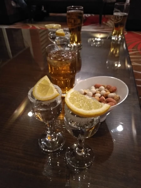 Вечер в лобби