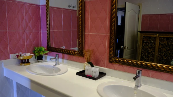 Наш королевский люкс в отеле Jamahkiri Spa &amp; Resort. Наша ванная