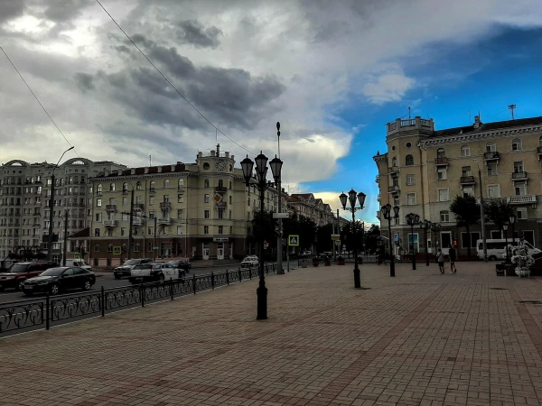 Вид от Театральной площади на ул. Первомайскую