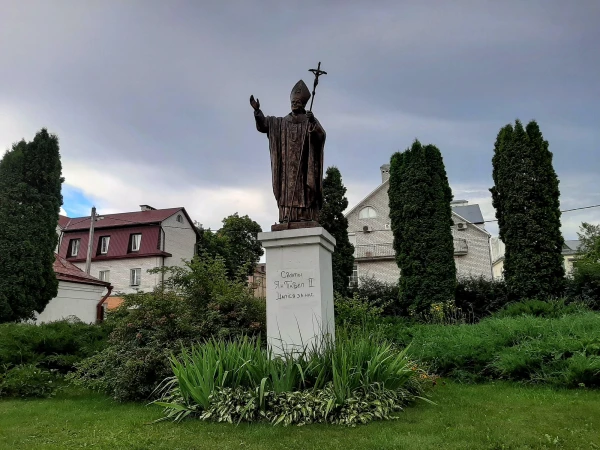 Памятник Иоанну Павлу II