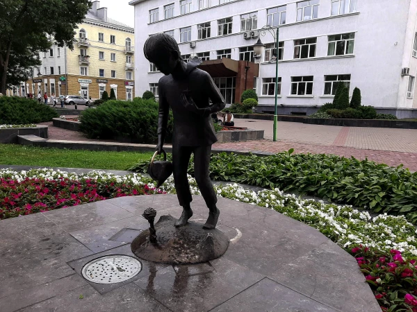 В Комсомольском сквере. Памятник Маленькому принцу