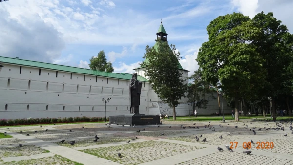 Красногорская  площадь, памятник преподобному Сергию Радонежскому