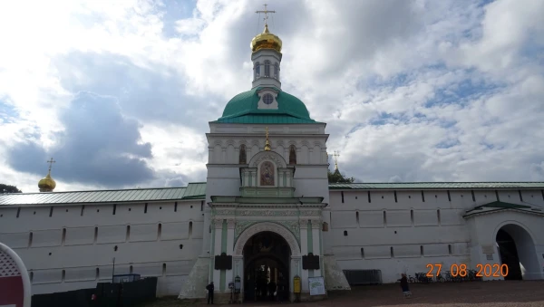 Святые ворота, Красная воротная башня