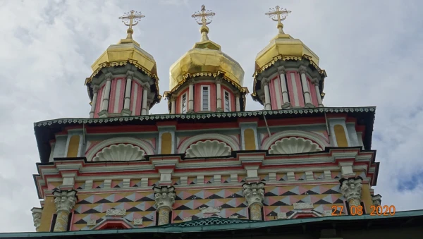 Надвратный Иоанно-Предтеченский храм 