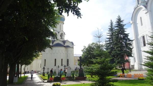 Прогулка по Лавре: Духовская церковь