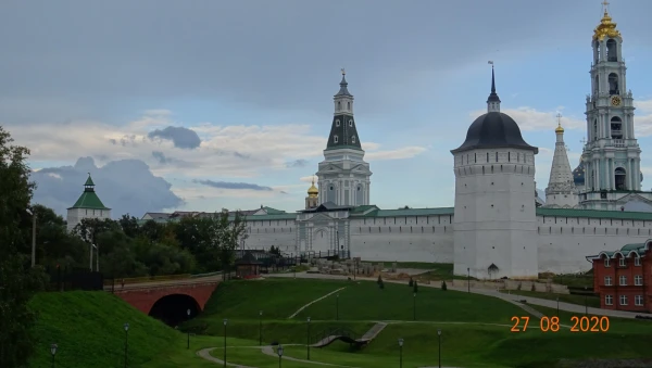Вид на Лавру с западной стороны