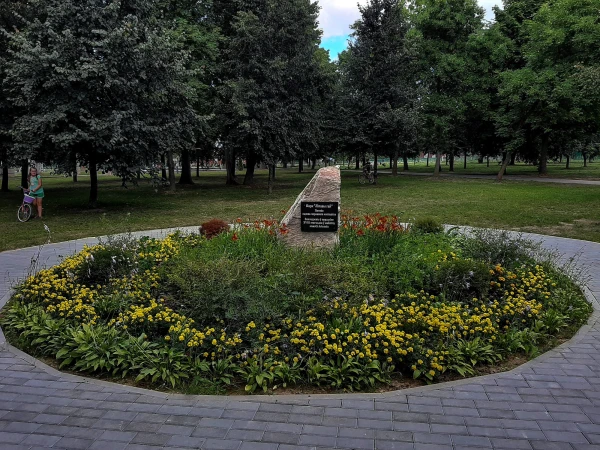 Мемориальная табличка в память об усадьбе Огинских