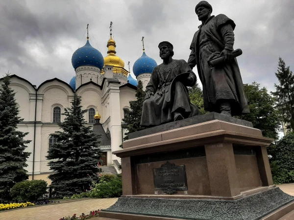 На территории Кремля. Памятник зодчим Кремля
